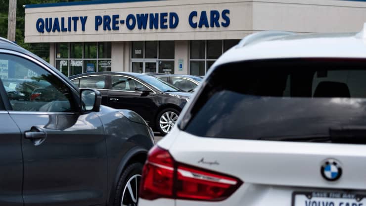 According to an executive from one of America's top auto retailers, the scorching used car market shows signs of slowing down. On Friday's CNBC's "Worldwide Exchange", Jeff Dyke, president and CEO of Sonic Automotive said that new car inventories would improve over the coming months. It will help to reduce the inventory problems that are occurring on the pre-owned side. According to Edmunds data, the average transaction price of a used car in the second quarter 2021 was $25,410. This is an increase from $22,977 the first quarter and 21% over the previous year. Edmunds' highest-ever average price for a used vehicle over a quarter is this figure. Dyke said that there are signs the market is stabilizing. Prices dropped as high as $2,000 on a used car in July, as new cars are starting to come on the market. "Right now we have an eight-to nine-day supply on the ground of new cars. Dyke stated that if you consider our BMW brand, which we have 15 stores, we'll have a 25 to 30-day supply. This will allow us to begin regenerating preowned inventory for all dealers and help with the pricing. We have never before seen an inversion where wholesale prices are higher than retail prices. But that's coming to an end. New car buyers will be more likely to sell their vehicle to dealers and retailers due to the increased value of trade-in options. Edmunds reports that the average trade-in value for a used vehicle was $21,224 in June, an increase of 75.6% over the previous year. Edmunds reports that the average cost for a new car was $40,827 in the second quarter, up from $40,000.70 in the first quarter. This is a 5% increase over the previous year. The shortage of semiconductor chips has caused a slowdown in new car production. This problem is still lingering. General Motors stopped most of its U.S.- and Mexican full-size pickup trucks, including the Chevrolet Silverado (and the GMC Sierra) production last week. According to the company, production is expected to resume next week. Ford also saw a reduction in North American vehicle production from July to August, due to a lack of chips. This affected vehicles such as the Ford F-150 and Bronco Sport, as well as Explorer. According to the company's earnings, supplies of critical parts are improving. However, it lost 700,000 vehicles in the second quarter. Ford had predicted that the semiconductor shortage would have an adverse impact of $2.5 billion in April. However, it did not provide any update on last week's report. Dyke stated that he expects the chip shortage to "alleviate" in the next months, but companies such as Sonic Automotive who sell used cars have found the tight supply to be a benefit. Sonic Automotive's second quarter ended June 30 saw $3.4 billion in revenue, an increase of 58.7% over the previous year and a quarterly record. Particularly, the revenue from used vehicles increased 56.6% year over year. EchoPark Automotive, which sells pre-owned cars, set a new quarterly record with $595.6million in revenue. This is an increase of 88.9% over the previous year. Retail sales volume increased by 68.9% over the previous year. Sonic Automotive announced that it will be conducting a strategic review on EchoPark. This is due to the success of the division, as well as confidence in the runway for expansion. Sonic Automotive said that it is exploring all options, including the possibility of spinning off the division as a public company. In recent years, several other used-car chains went public including Vroom in 2020 and Carvana in 2017. CarMax, America's largest used car dealer, saw its revenue rise 138.4% year over year to $7.7 Billion in its 2022 fiscal 1 quarter. The quarter saw the company sell 452,188 units via its wholesale and retail channels, an increase of 128% over the previous year.